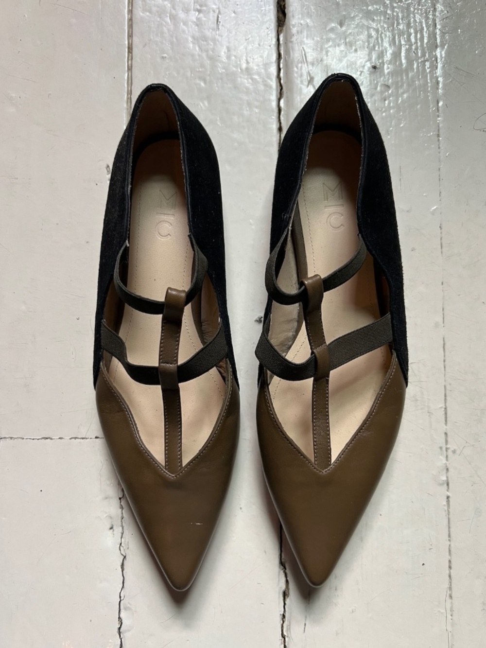 Magro Cardona EU Size 39 Pointed Toe Double T-Strap Flats